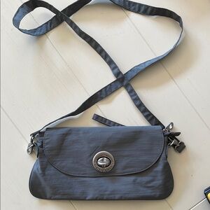 Baggallini Crossbody Bag
Gray color
Used once